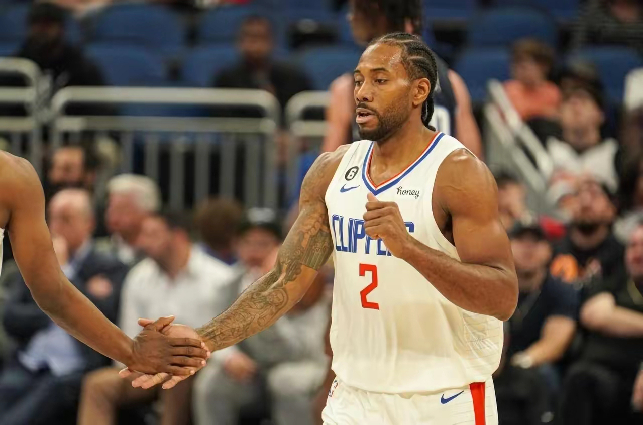 爱游戏官方-伦纳德领衔快船胜马刺，开局战役夺胜首场的简单介绍