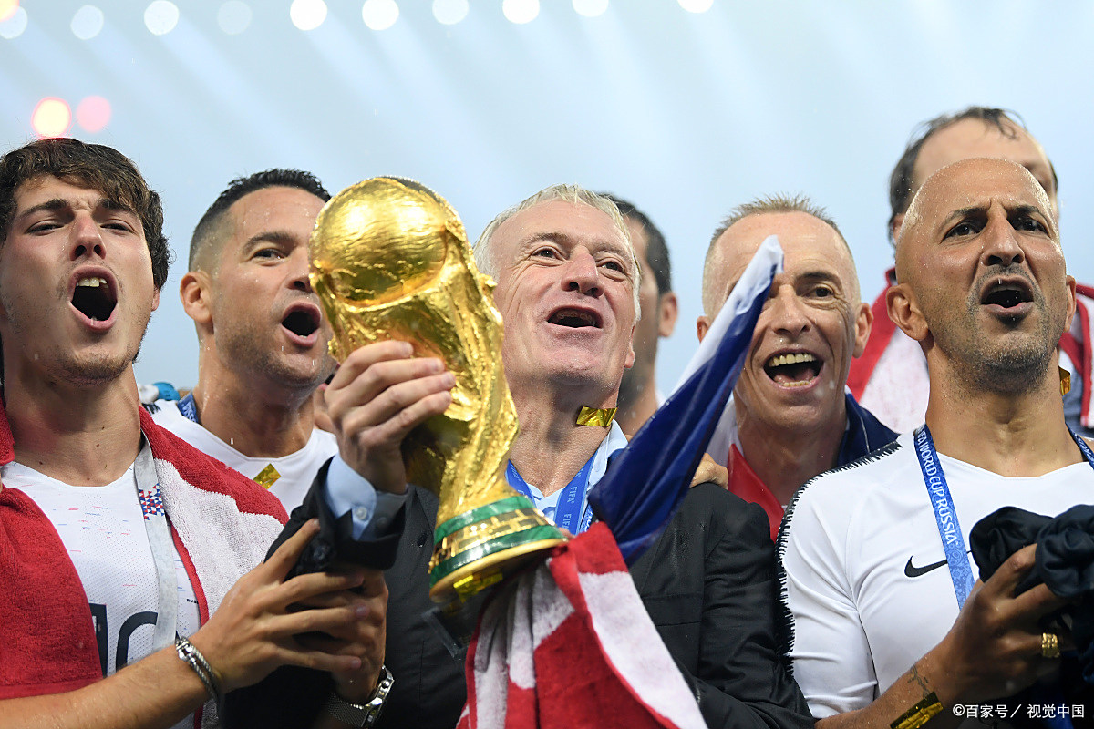 著名球员率队赢得背靠背冠军夺冠成功 著名球员率队赢得背靠背冠军夺冠成功