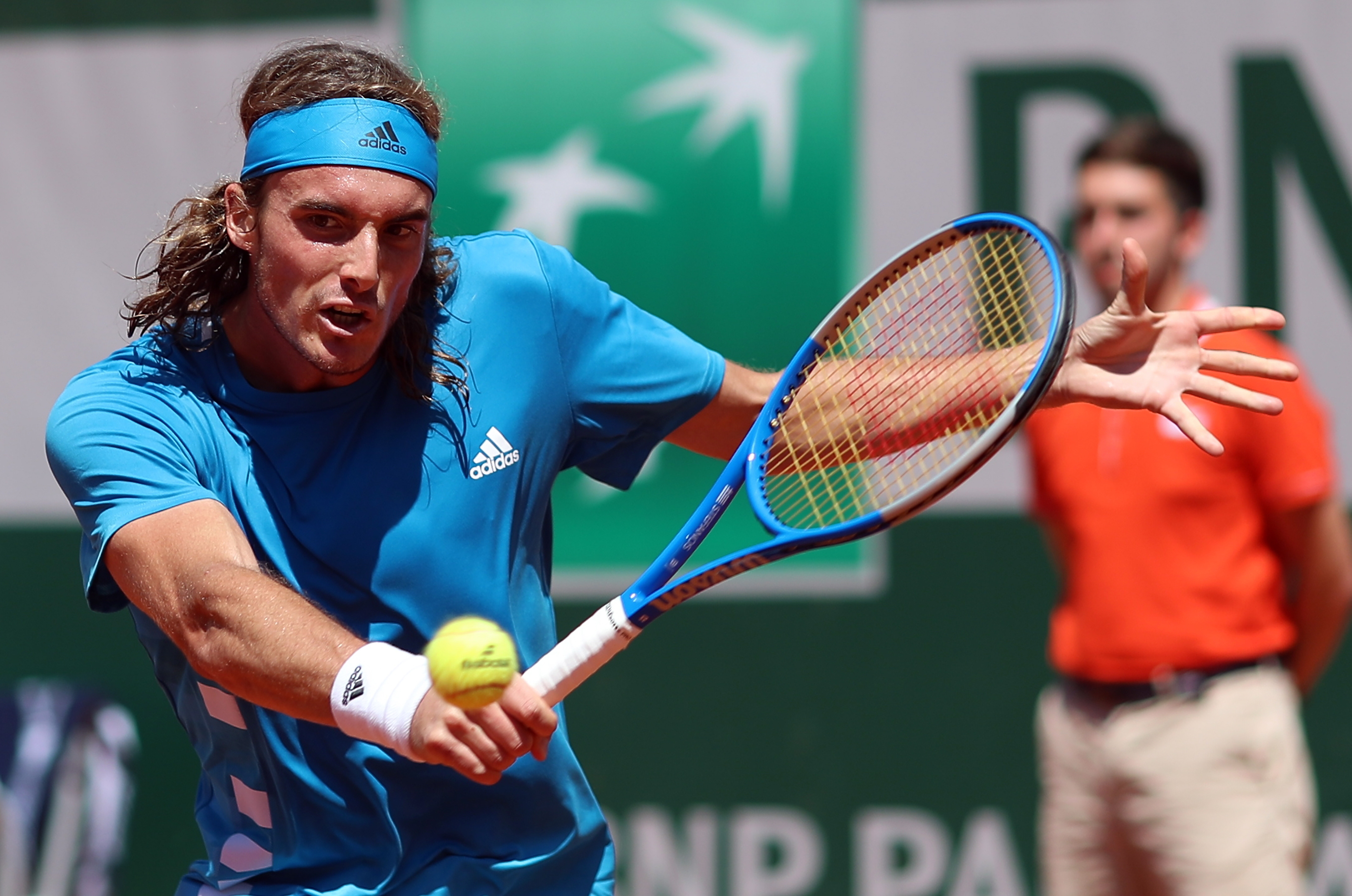 爱游戏tv-包含西班牙网球队险胜欧洲网球队，西西帕斯爆发神勇的词条