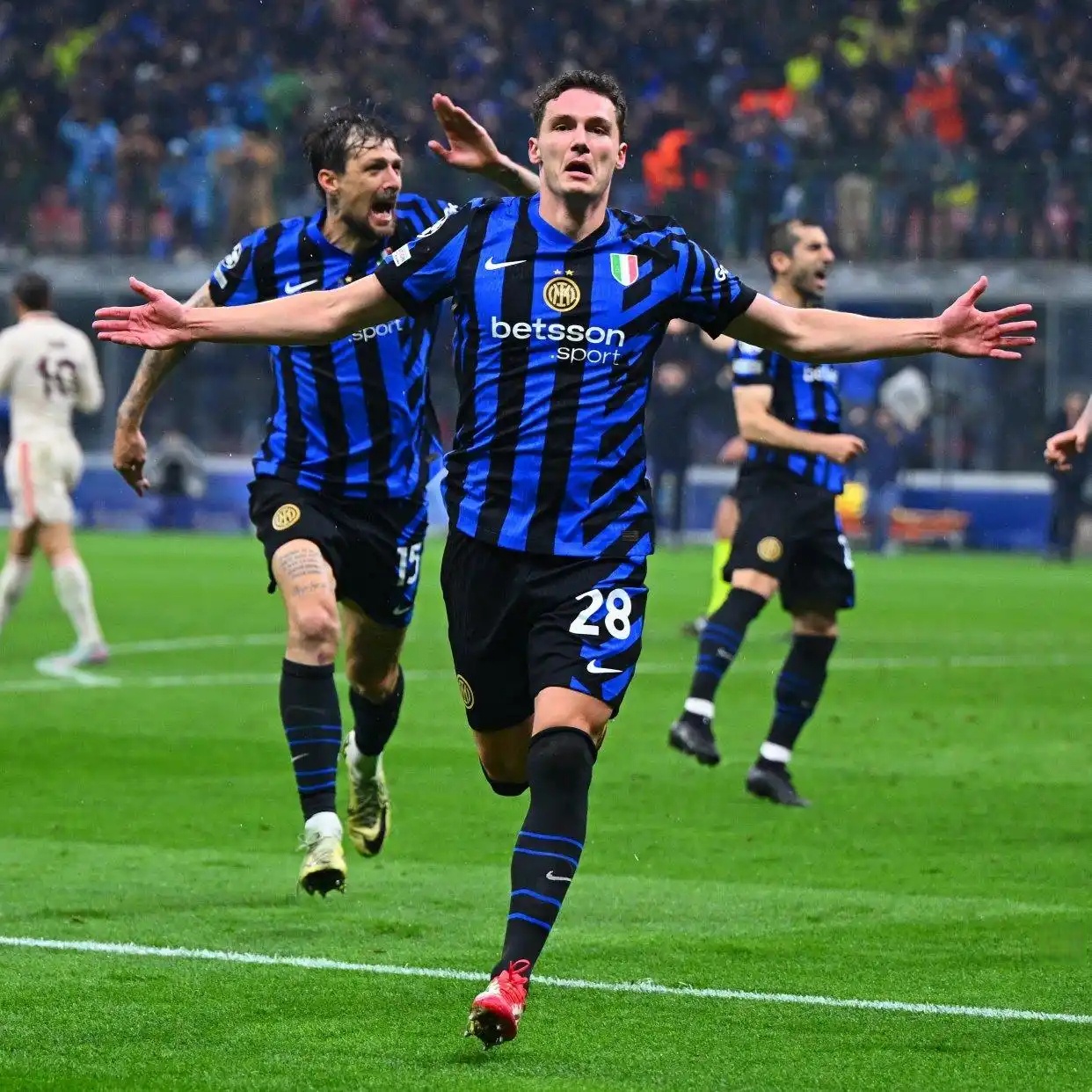 拜仁慕尼黑横扫对手，德国劲旅逐梦顶级赛事的简单介绍