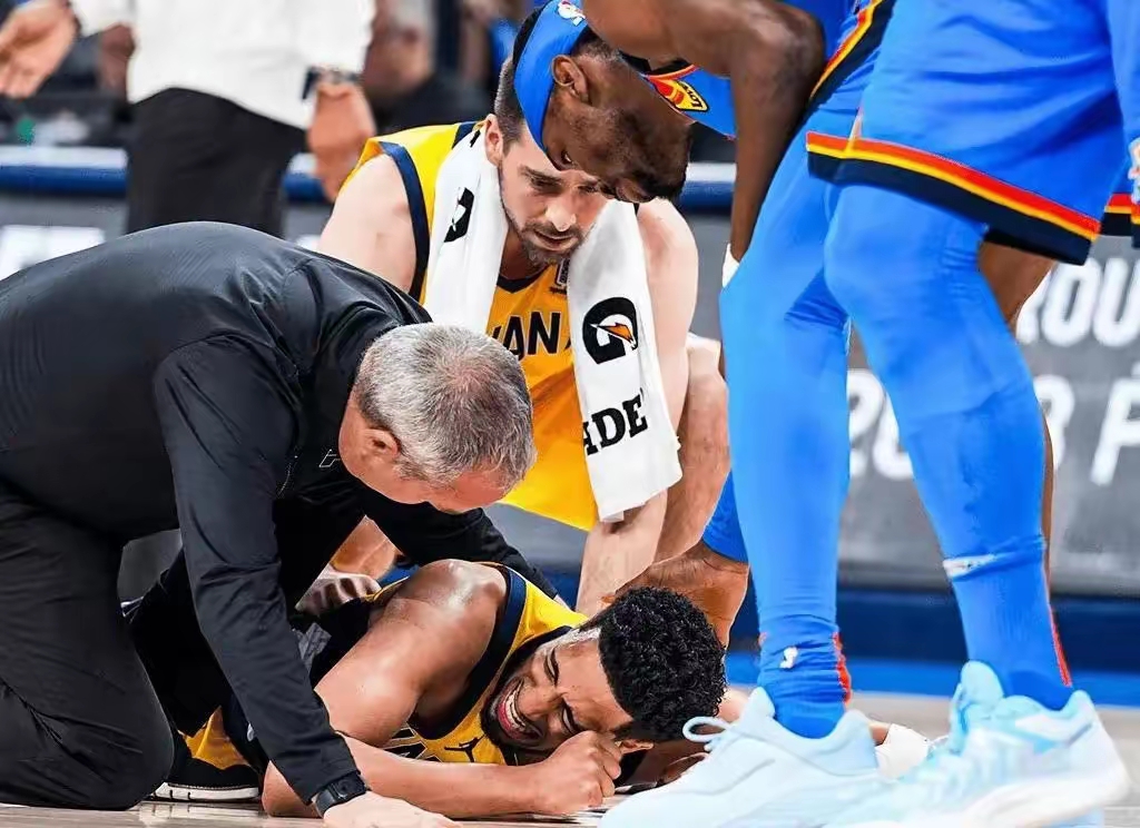 雷霆绝杀步行者，德罗赞扛起全队