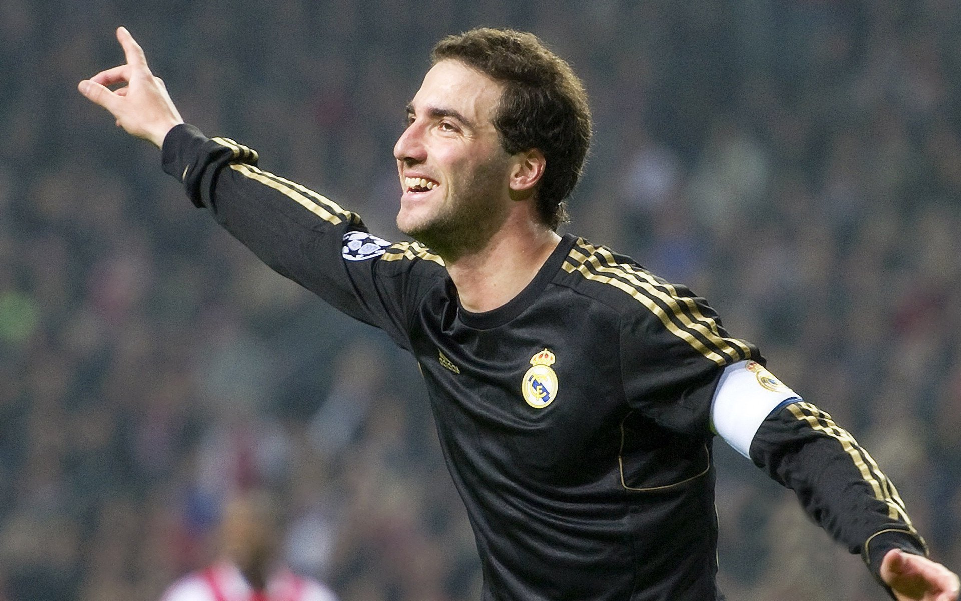 奥运周期关键战焦点战,苏格兰轻取马德里竞技的战术启示