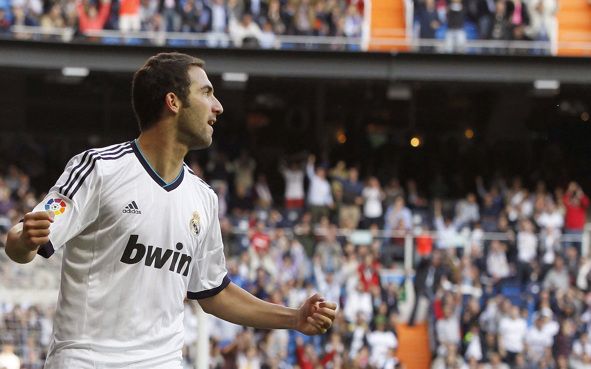 北非雄鹰展翅欧陆，东瀛武士闪耀德比—足球世界的多元光芒