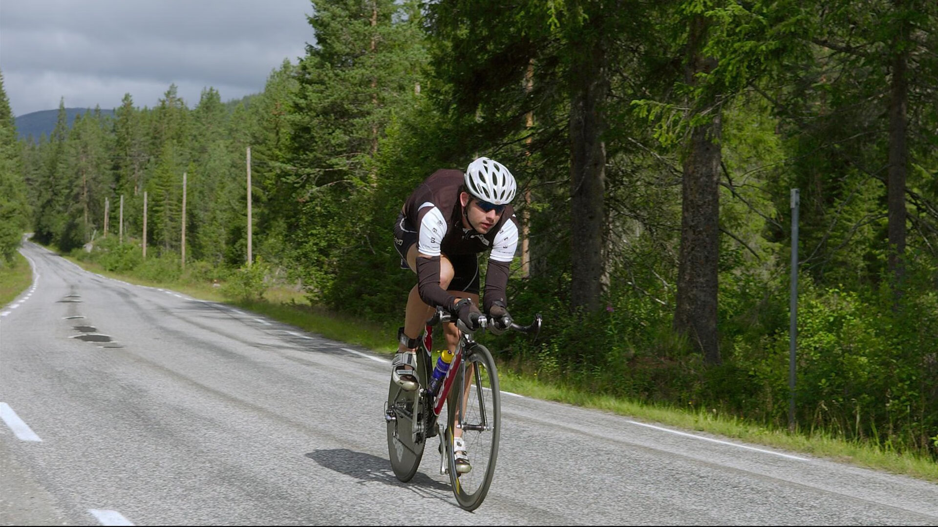 爱游戏官方-F1街道赛之夜，武切维奇，大场面先生的轰鸣与传奇